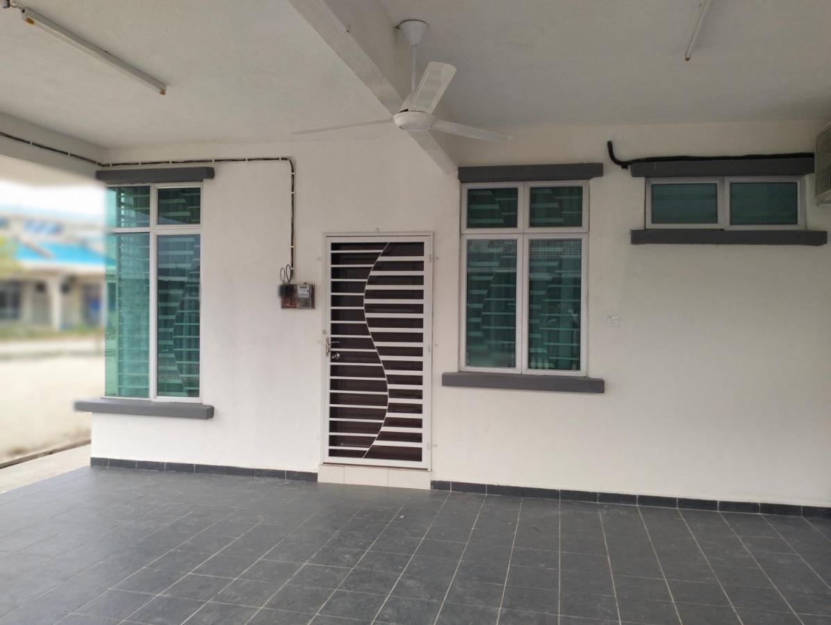 D'Sara Homestay Fully Furnished 3 Bedrooms All Aircond 2 Miles Centre Chukai Exterior foto