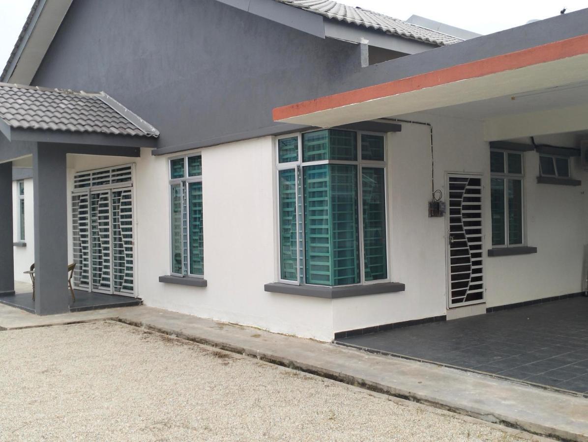 D'Sara Homestay Fully Furnished 3 Bedrooms All Aircond 2 Miles Centre Chukai Exterior foto