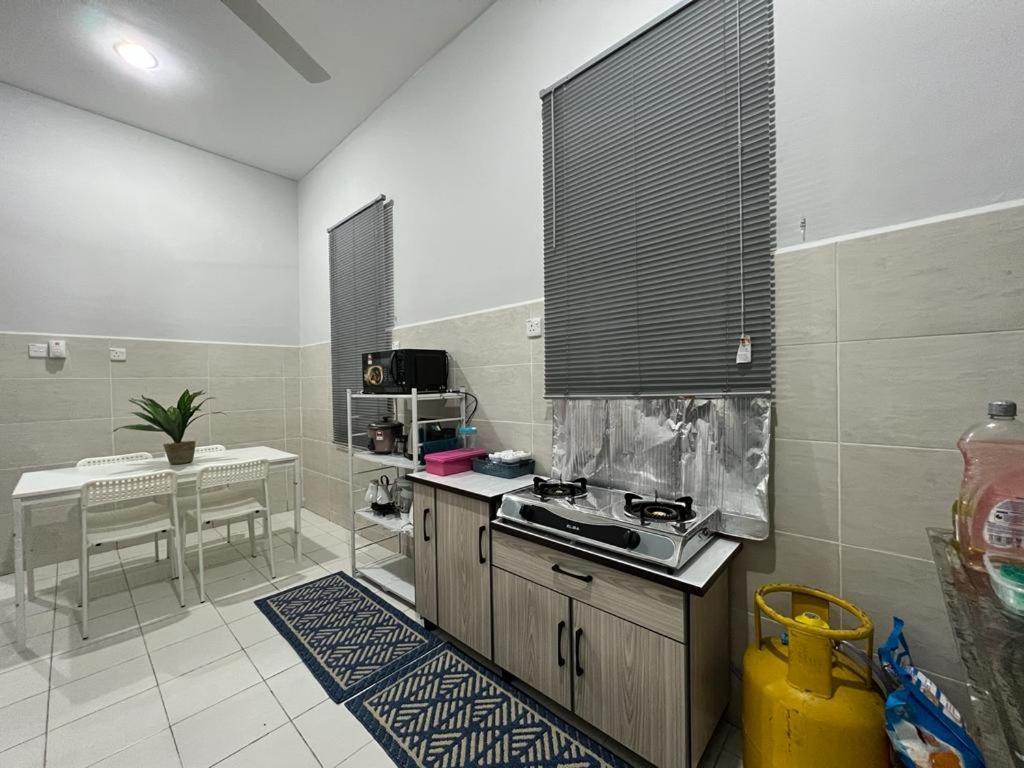D'Sara Homestay Fully Furnished 3 Bedrooms All Aircond 2 Miles Centre Chukai Exterior foto