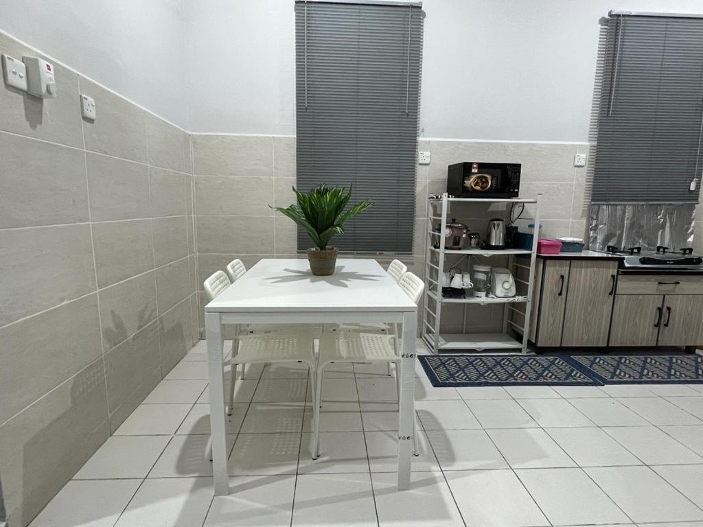 D'Sara Homestay Fully Furnished 3 Bedrooms All Aircond 2 Miles Centre Chukai Exterior foto