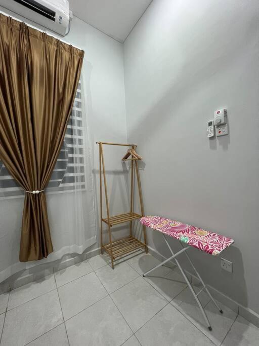 D'Sara Homestay Fully Furnished 3 Bedrooms All Aircond 2 Miles Centre Chukai Exterior foto