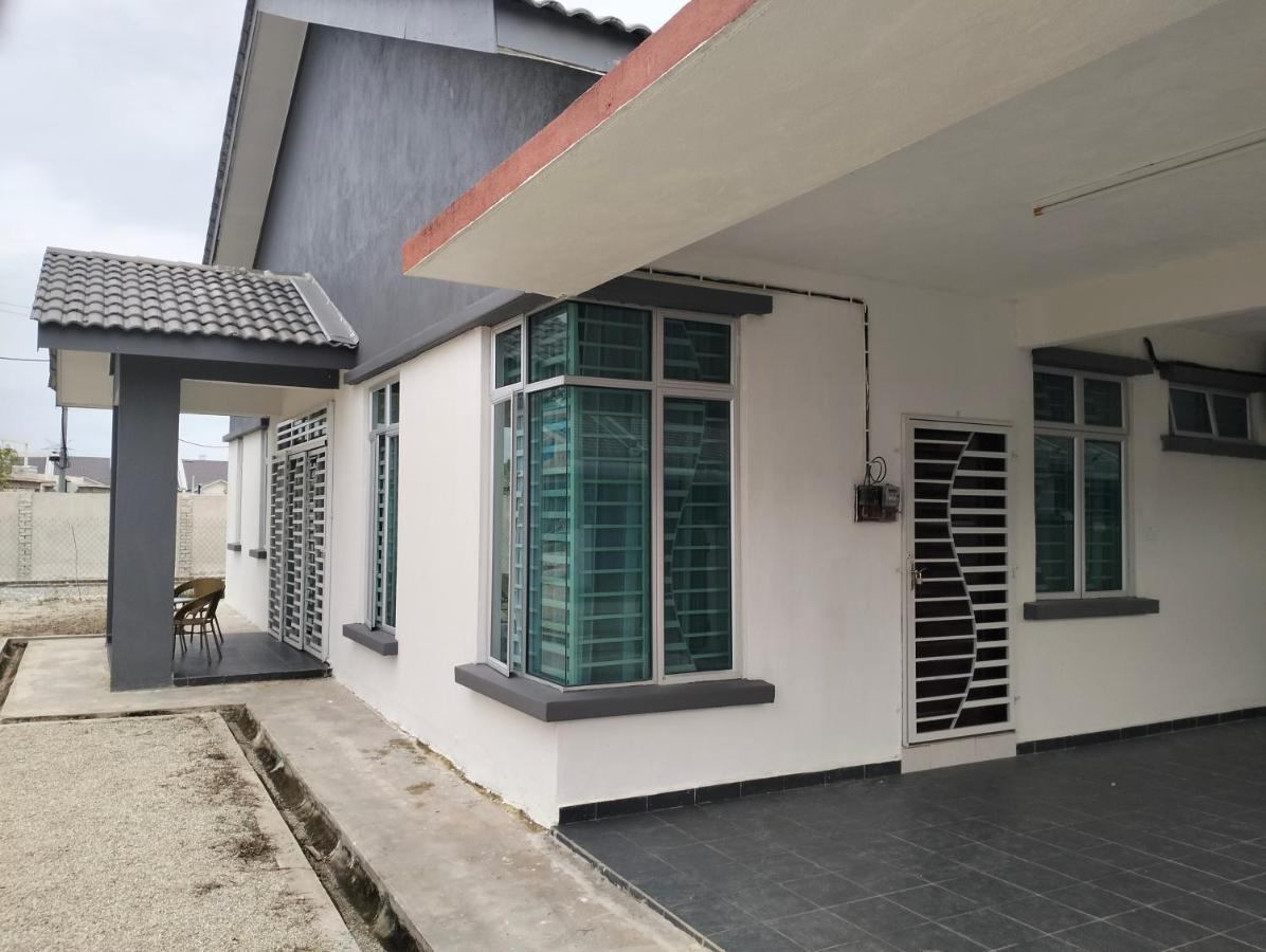 D'Sara Homestay Fully Furnished 3 Bedrooms All Aircond 2 Miles Centre Chukai Exterior foto