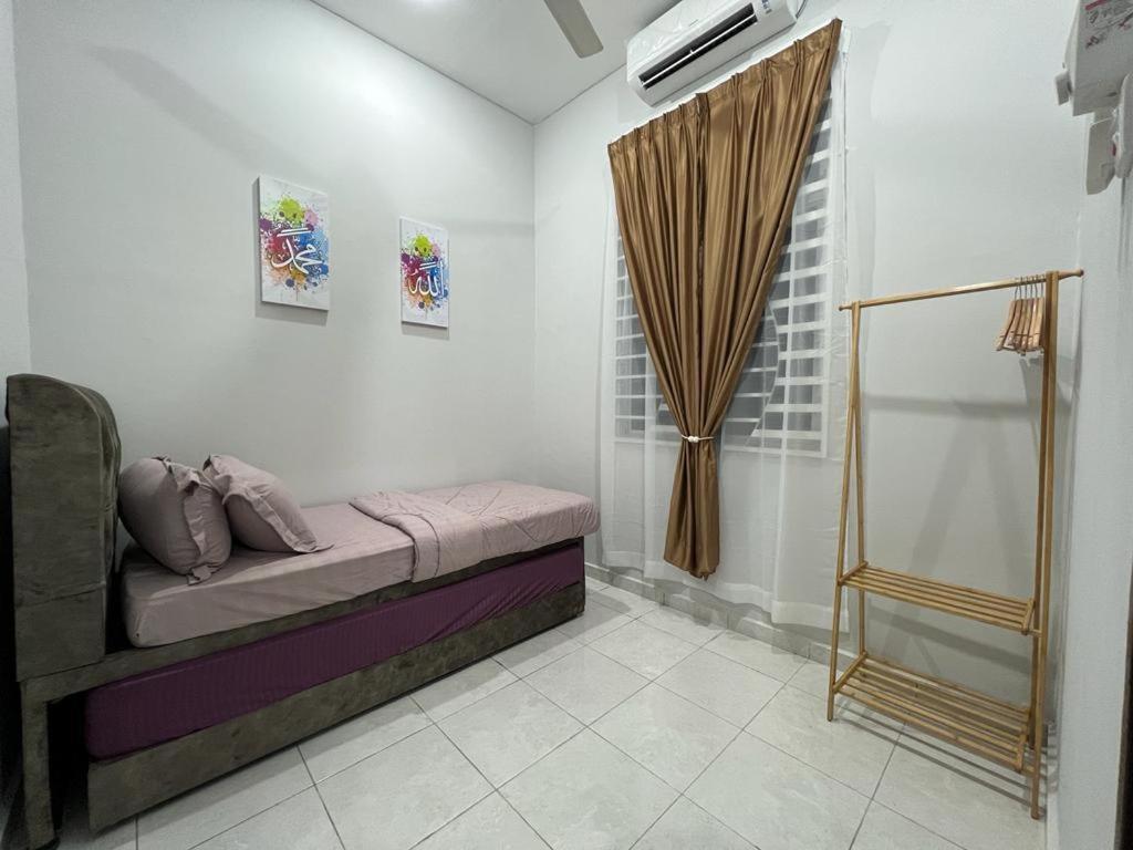D'Sara Homestay Fully Furnished 3 Bedrooms All Aircond 2 Miles Centre Chukai Exterior foto