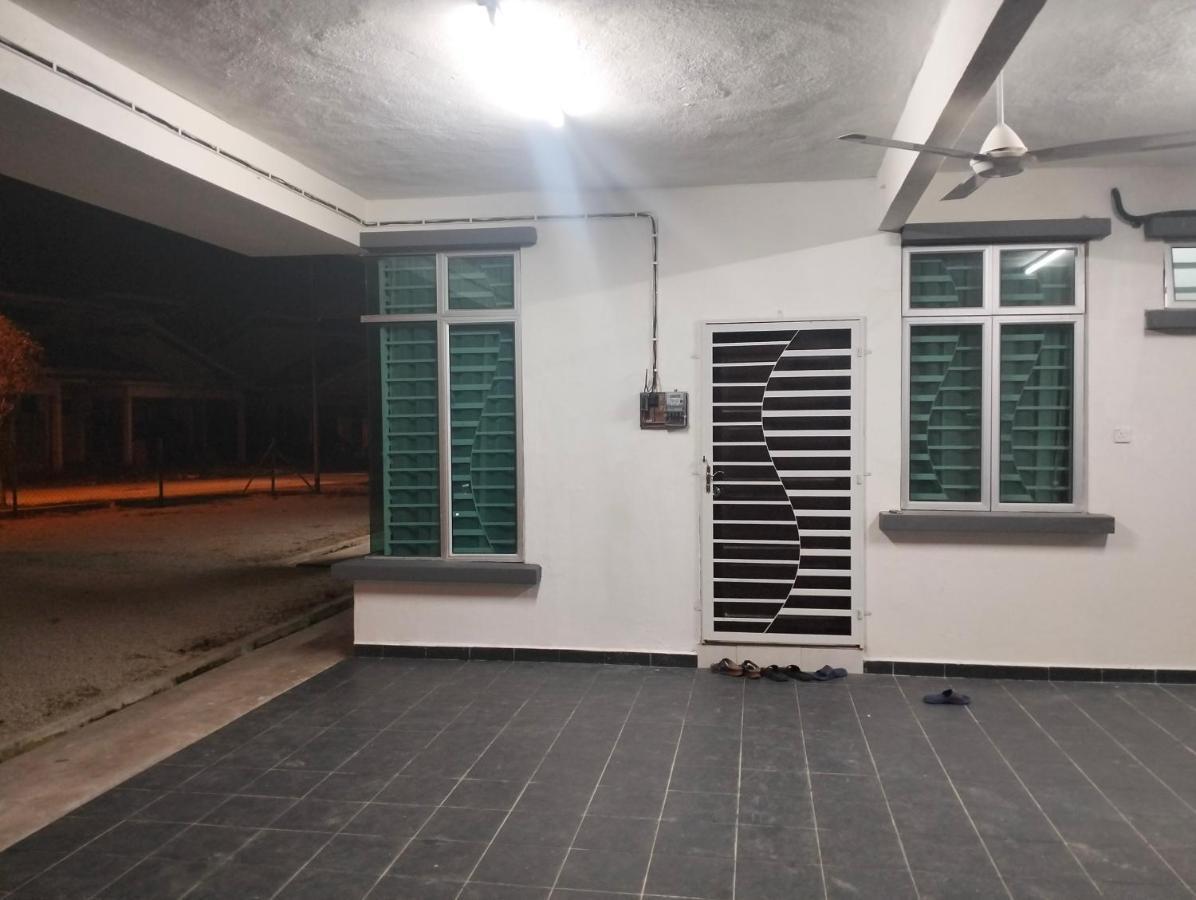 D'Sara Homestay Fully Furnished 3 Bedrooms All Aircond 2 Miles Centre Chukai Exterior foto