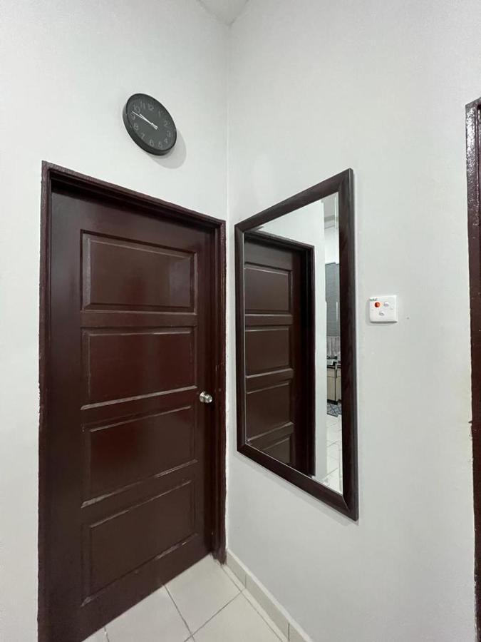 D'Sara Homestay Fully Furnished 3 Bedrooms All Aircond 2 Miles Centre Chukai Exterior foto