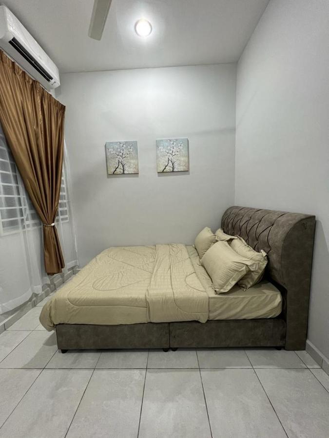 D'Sara Homestay Fully Furnished 3 Bedrooms All Aircond 2 Miles Centre Chukai Exterior foto