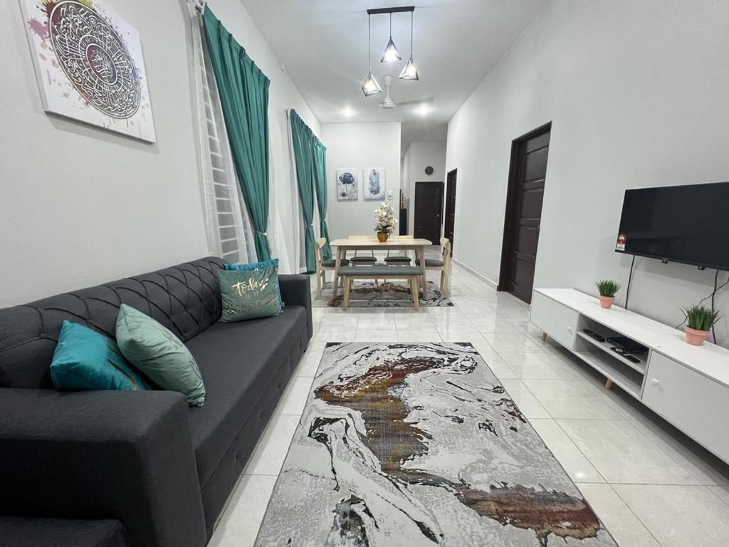 D'Sara Homestay Fully Furnished 3 Bedrooms All Aircond 2 Miles Centre Chukai Exterior foto