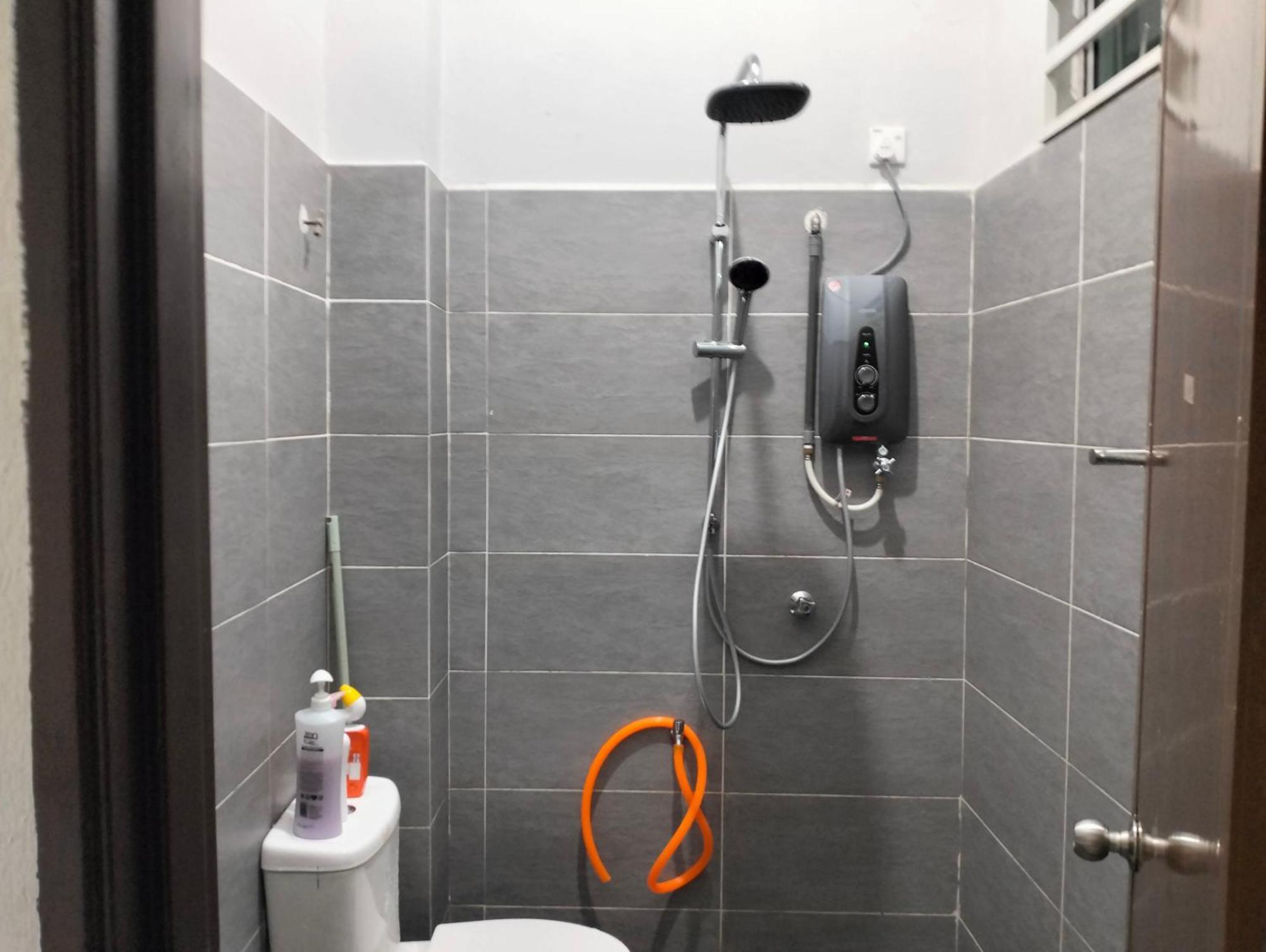 D'Sara Homestay Fully Furnished 3 Bedrooms All Aircond 2 Miles Centre Chukai Exterior foto